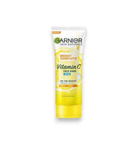 غسول مقشر للوجة بفيتامين سي  من غارنييه بحجم 100 مل - face wash scrup by garnier 100 ml