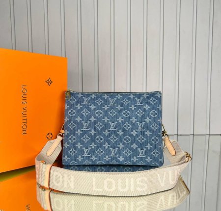 حقيبة LOUIS VUITTON COUSSIN PM MONOGRAM DENIM  لون ازرق 