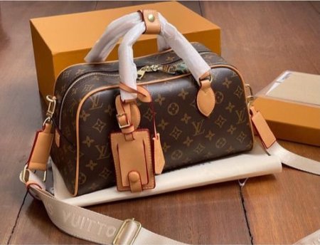 حقيبة كروس من LOUIS VUITTON لون بني 