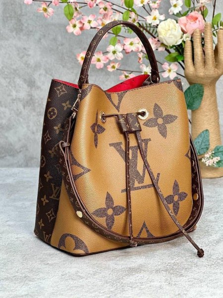 حقيبة يد نسائية من LOUIS VUITTON - عسلي