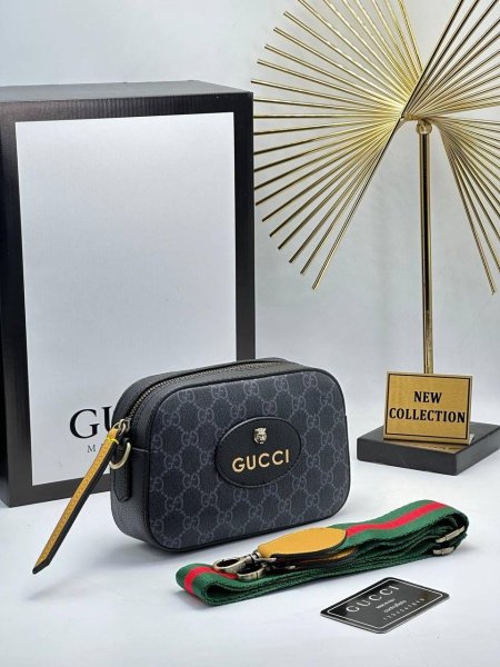 حقيبة جلد كروس من GUCCI لون اسود