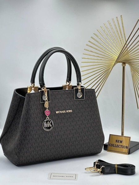 حقيبة نسائية كروس من MICHEAL KORS <br> <span class='text-color-warm'>سيتوفر قريباً</span>