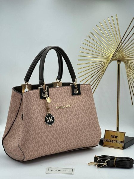 حقيبة نسائية كروس من MICHEAL KORS - 2 <br> <span class='text-color-warm'>سيتوفر قريباً</span>