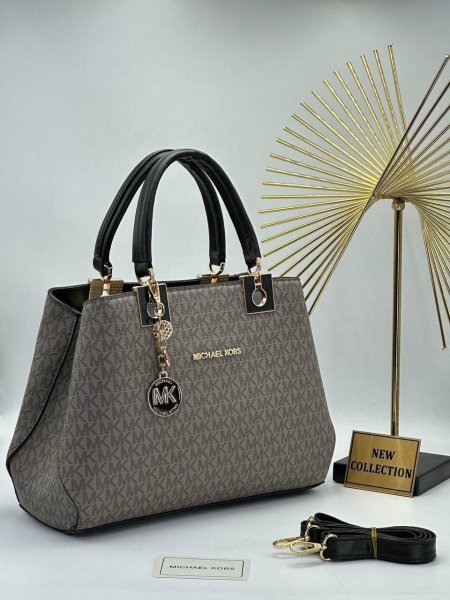 حقيبة نسائية كروس من MICHEAL KORS - 4 <br> <span class='text-color-warm'>سيتوفر قريباً</span>